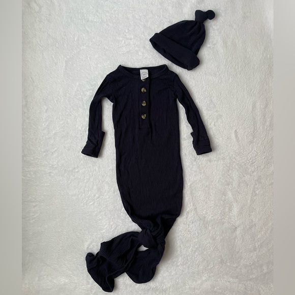 Lou Lou & Co Newborn Knotted Gown + Hat (Ribbed Navy) - Picture 2 of 5